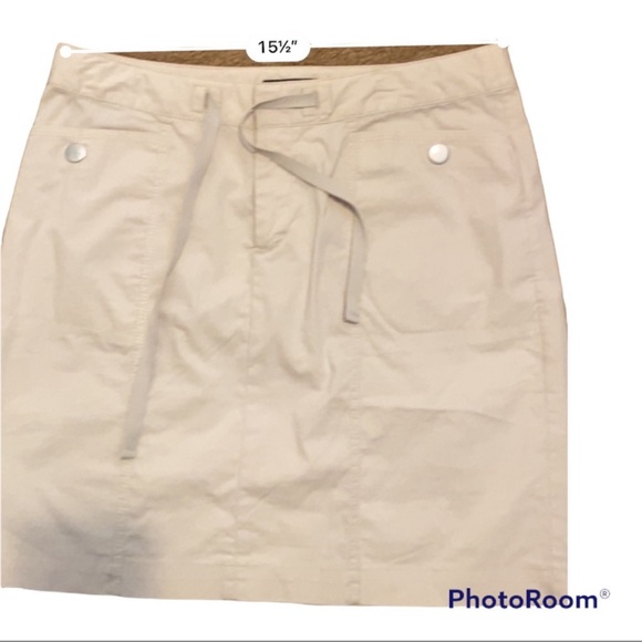 Eddie Bauer khaki skirt with drawstring and front patch pockets - Picture 6 of 10